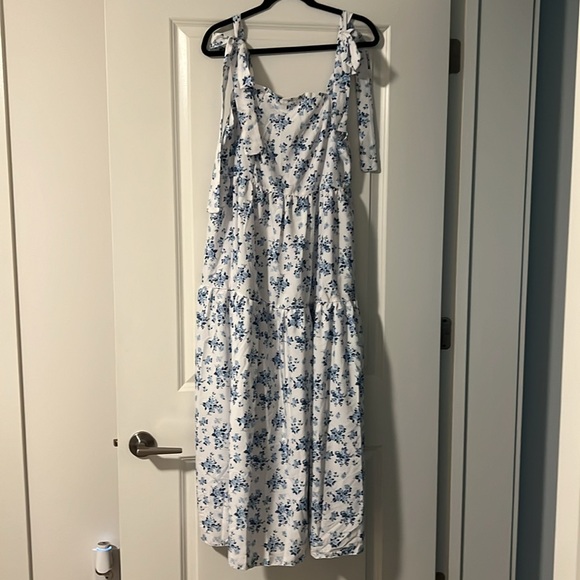 White and blue floral maxi dress - Picture 3 of 5